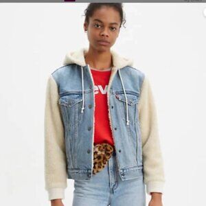 LEVI’S Ex-Boyfriend Sherpa-Lined Denim Trucker Jacket, size medium